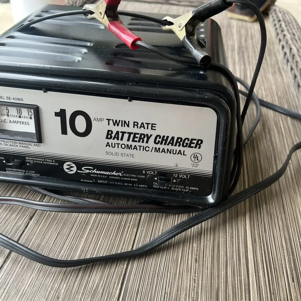 Schumacher Model SE-40MA 10 Amp Manual/Auto Twin Rate 6* 12 V Battery Charger